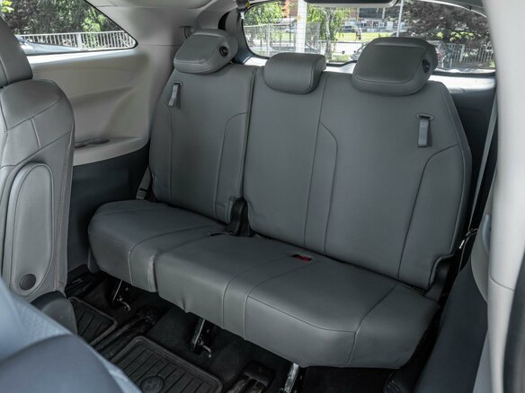 2021 Toyota Sienna IV, зелёный, 3960000 рублей - вид 11