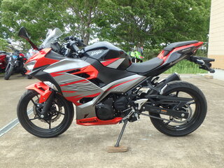 2018 Kawasaki Ninja 400, серый, 599000 рублей, вид 2