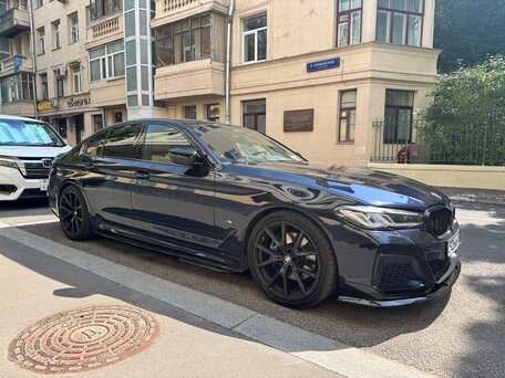2020 BMW 5 серии 520i VII (G30/G31/G38) Рестайлинг, синий, 4300000 рублей, вид 4