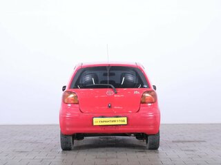 2002 Toyota Vitz I (P10), красный, 479000 рублей, вид 5