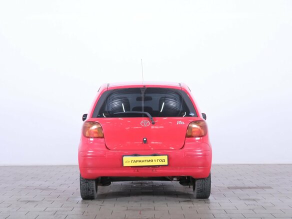 2002 Toyota Vitz I (P10), красный, 479000 рублей - вид 4