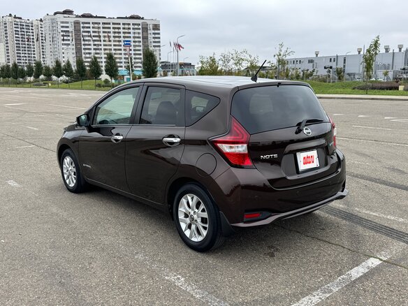 2019 Nissan Note e-Power II Рестайлинг, коричневый, 1537000 рублей - вид 2