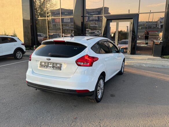 2017 Ford Focus III Рестайлинг, белый, 1100000 рублей - вид 5