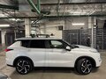 2022 Mitsubishi Outlander IV, белый, 3800000 рублей - вид 3