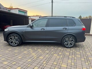 2021 BMW X7 40d I (G07), серый, 7300000 рублей, вид 4