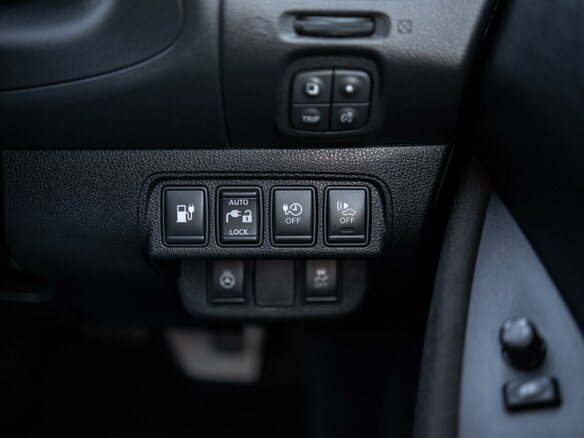 2015 Nissan Leaf 30kWh I (ZE0/AZE0), чёрный, 1110000 рублей - вид 16