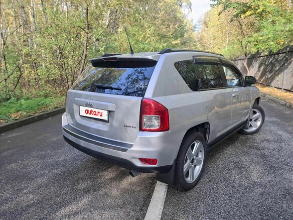 2011 Jeep Compass I Рестайлинг, серебристый, 990000 рублей - вид 16