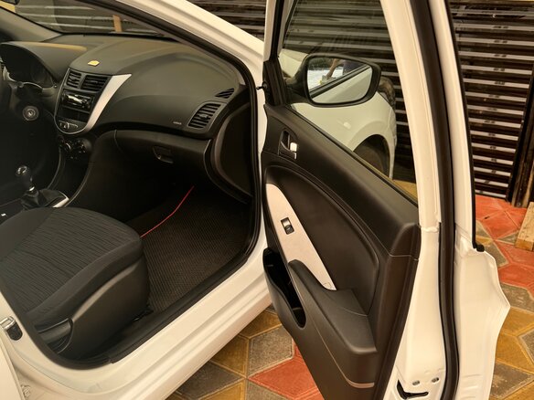 2016 Hyundai Solaris I Рестайлинг, белый, 1250000 рублей - вид 12
