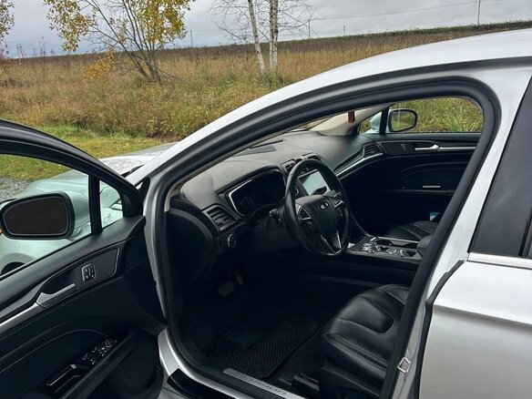 2019 Ford Fusion (North America) II Рестайлинг, серебристый, 2000000 рублей - вид 8