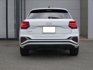 2022 Audi Q2 35 TFSI I Рестайлинг, белый, 1481000 рублей, вид 4