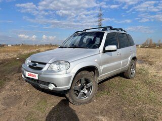 2012 Chevrolet Niva I Рестайлинг, серебристый, 560000 рублей, вид 1