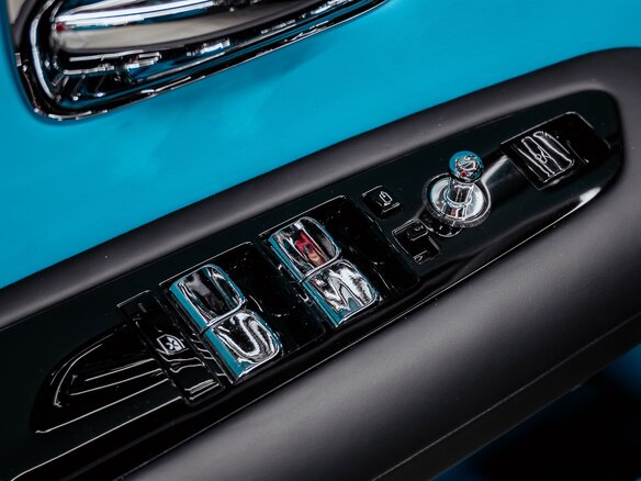 2025 Rolls-Royce Ghost Black Badge II Рестайлинг (Series II), чёрный, 46000000 рублей - вид 16