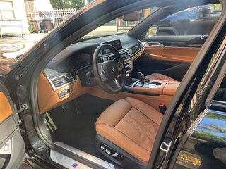 2021 BMW 7 серии 730d xDrive VI (G11/G12) Рестайлинг, чёрный, 7800000 рублей, вид 2