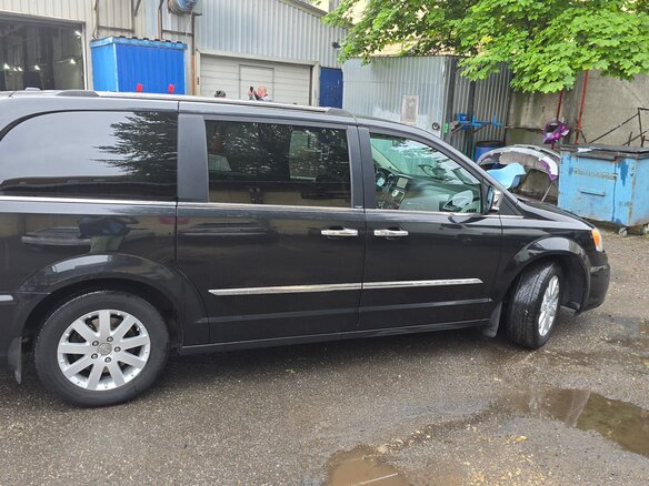 2014 Chrysler Voyager Grand V Рестайлинг, чёрный - вид 1