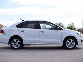 2017 Volkswagen Polo V Рестайлинг, белый, 1092000 рублей, вид 4