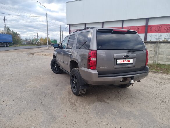 2008 Chevrolet Tahoe III, серый, 1300000 рублей - вид 5