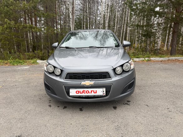 2014 Chevrolet Aveo II, серый, 750000 рублей - вид 2