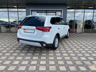 2021 Mitsubishi Outlander III Рестайлинг 3, белый, 2020000 рублей, вид 5