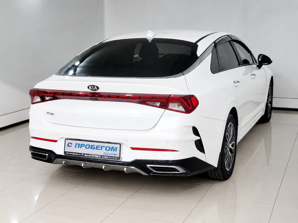 2021 Kia K5 III, белый - вид 3