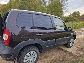 2013 Chevrolet Niva I Рестайлинг, коричневый, 560000 рублей, вид 3