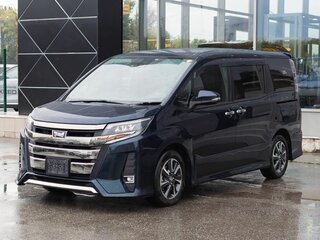 2018 Toyota Noah III (R80) Рестайлинг, синий, 2110000 рублей, вид 1