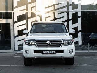 2015 Toyota Land Cruiser 200 Series Рестайлинг 1, белый, 4650000 рублей, вид 3