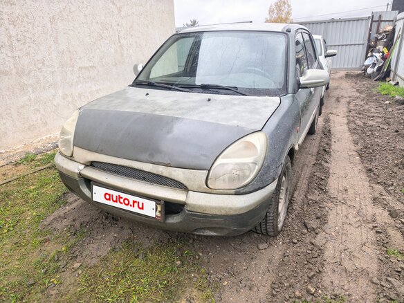 1999 Daihatsu Sirion I (M1), зелёный, 110000 рублей
