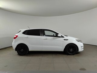 2013 Kia Rio 5-speed III, белый, 725000 рублей, вид 4