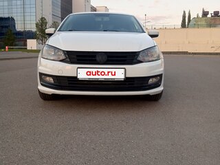 2015 Volkswagen Polo V Рестайлинг, белый, 900000 рублей, вид 2