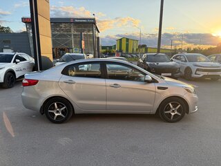2015 Kia Rio 6-speed III, серебристый, 915000 рублей, вид 5