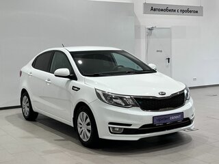 2017 Kia Rio III Рестайлинг, белый, 915000 рублей, вид 3