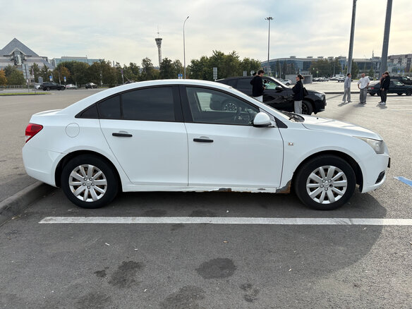 2011 Chevrolet Cruze I, белый, 450000 рублей - вид 3