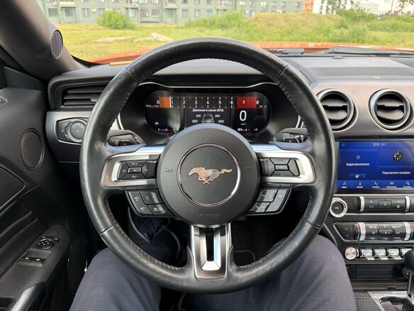 2020 Ford Mustang VI Рестайлинг, оранжевый, 3450000 рублей - вид 3