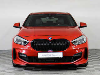 2019 BMW 1 серии 118i III (F40), красный, 2117000 рублей, вид 3