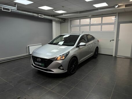 2021 Hyundai Solaris II Рестайлинг, серебристый, 1375000 рублей, вид 1