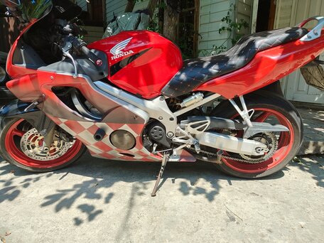 2004 Honda CBR 600F, красный, 350000 рублей, вид 1