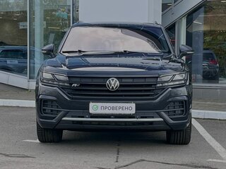 2021 Volkswagen Touareg III, чёрный, 5950000 рублей, вид 2