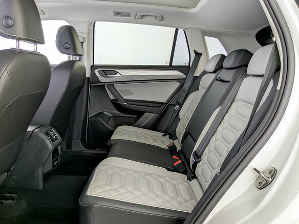 2023 Volkswagen Tayron X I Рестайлинг, белый, 4040000 рублей - вид 11