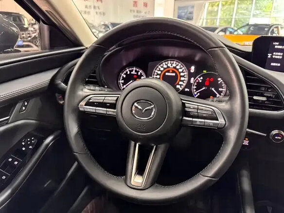 2022 Mazda 3 IV (BP), серебристый, 1138000 рублей - вид 11