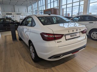 2026 Lada (ВАЗ) Vesta I Рестайлинг (NG), белый, 1735000 рублей, вид 4