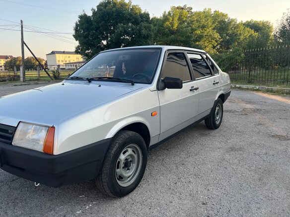 2004 Lada (ВАЗ) 21099, серебристый, 450000 рублей