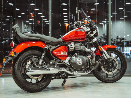 2026 Royal Enfield Super Meteor, красный, 792000 рублей, вид 3