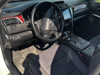 2013 Toyota Camry VII (XV50), белый, 1690000 рублей, вид 5