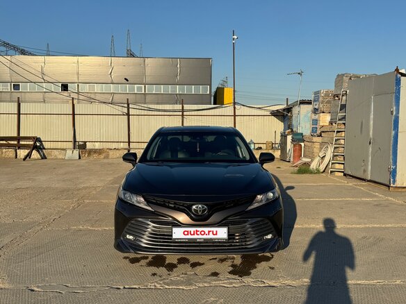 2018 Toyota Camry VIII (XV70), серый, 2450000 рублей - вид 1