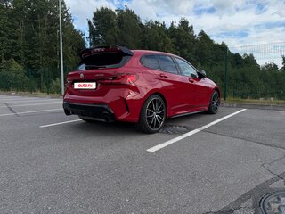 2022 BMW 1 серии M135i xDrive III (F40), красный, 4500000 рублей, вид 3