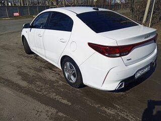 2021 Kia Rio IV Рестайлинг, белый, 1260000 рублей, вид 2