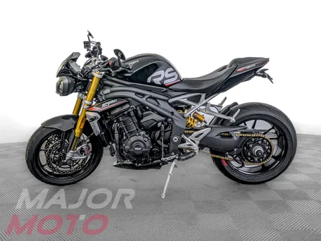 2022 Triumph Speed Triple, чёрный, 1225000 рублей, вид 2