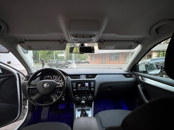 2013 Skoda Octavia III (A7), белый, 900000 рублей - вид 4