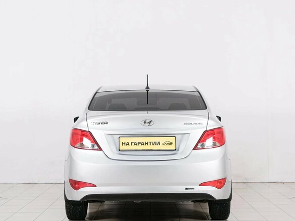 2014 Hyundai Solaris I Рестайлинг, серебристый, 1049000 рублей - вид 4