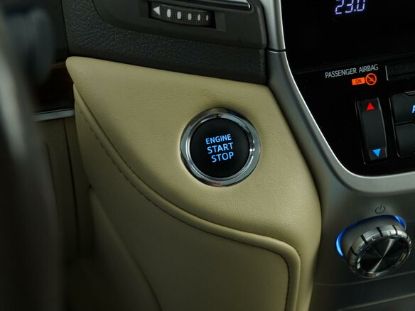 2016 Toyota Land Cruiser 200 Series Рестайлинг 2, чёрный, 5759444 рублей - вид 16